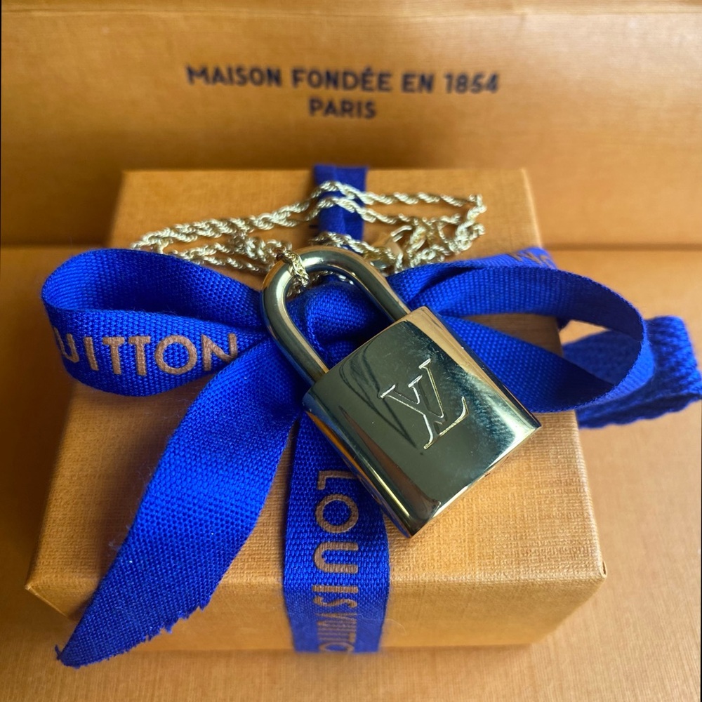 Louis Vuitton New, lock and key necklace. Hard to find! Authentic. - Picture 6 of 12